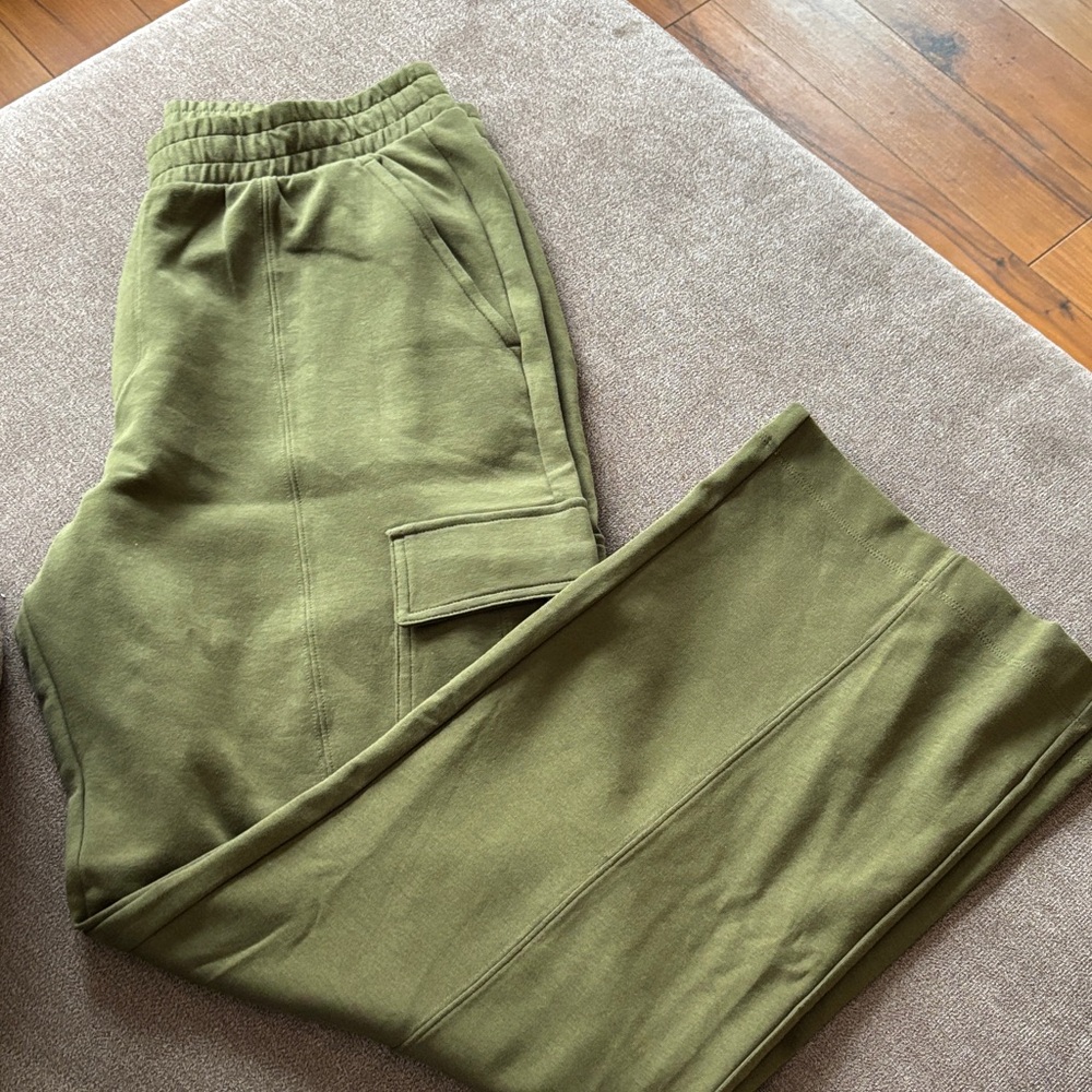 Olive Green woman’ Cargo sweats